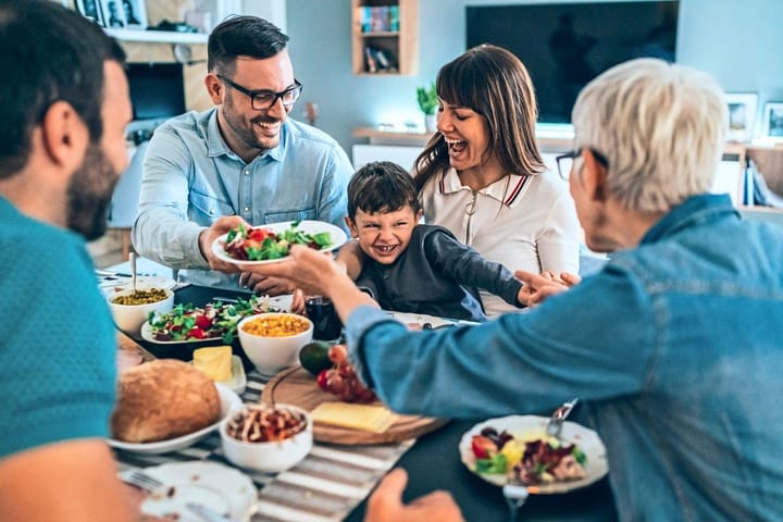 Pros and Cons: Family-Style Dinner